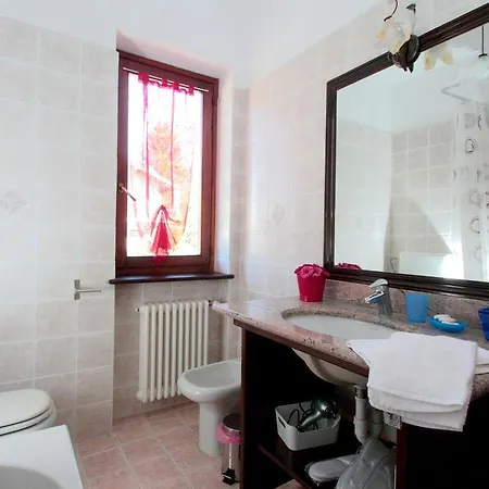 Casa Ierardi - Oda ve Kahvaltı Oleggio Castello