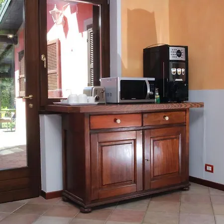 Casa Ierardi - Oda ve Kahvaltı Oleggio Castello